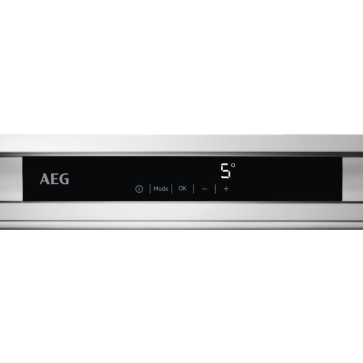 AEG 3000-Series DynamicAir Tall Integrated Fridge