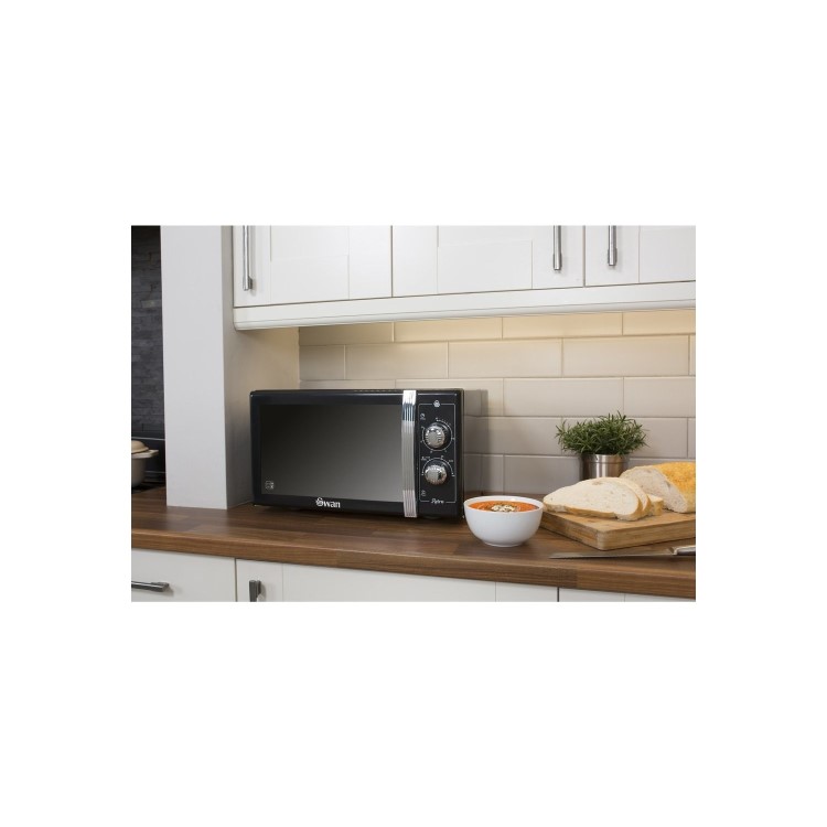 Swan Retro SM22070BN 25L 900W Freestanding Microwave - Black