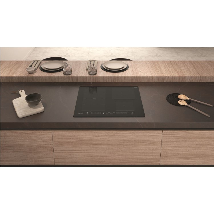 Refurbished Hotpoint TS5760FNE 59cm 4 Zone Induction Hob with Flexi Space