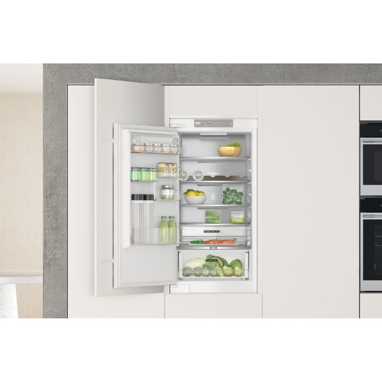 Whirlpool 250 Litre 70/30 Integrated Fridge Freezer