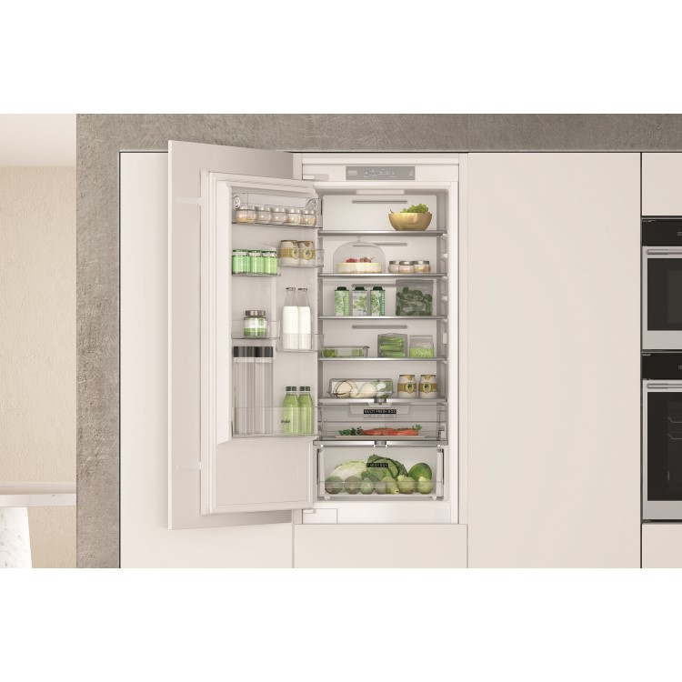 Whirlpool 280 Litre 70/30 Integrated Fridge Freezer - White