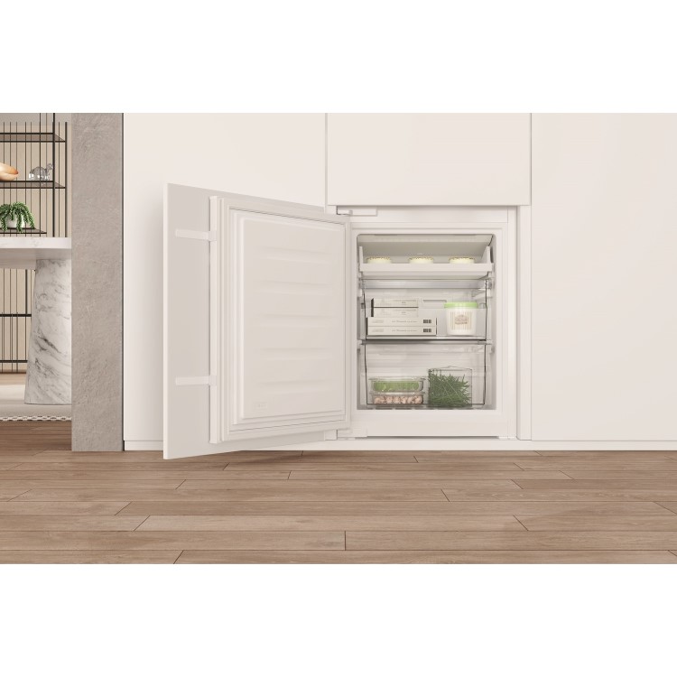 Whirlpool 280 Litre 70/30 Integrated Fridge Freezer - White