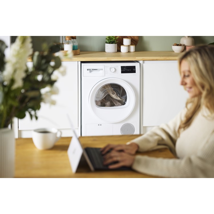 Bosch Series 4 8kg Heat Pump Tumble Dryer - White