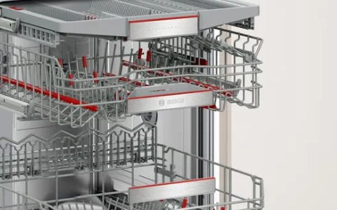 adjustable basket and cutlery Drawer.