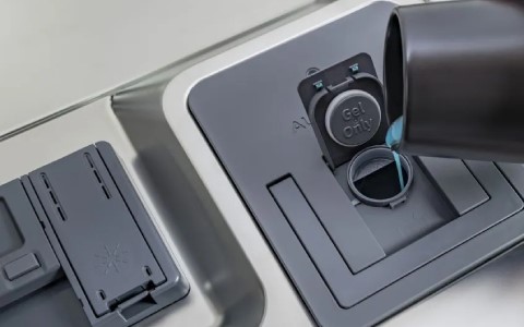 Automatic dosing dishwasher.