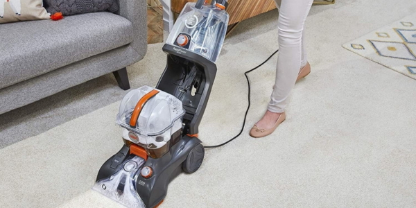 Upright carpet cleaner